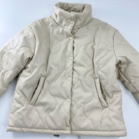 NWOT Forever 21 Beige Neutral Vegan Faux Leather Puffer Jacket Boxy Short S - Picture 7 of 14